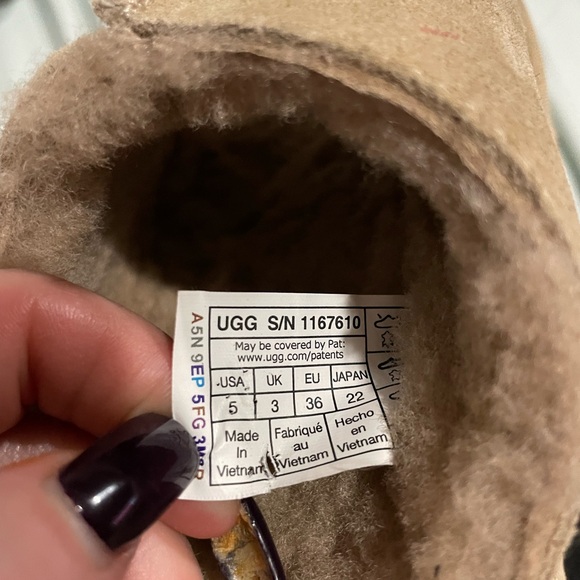 UGG Greenport Slides in Sand Size 5 - Picture 10 of 10